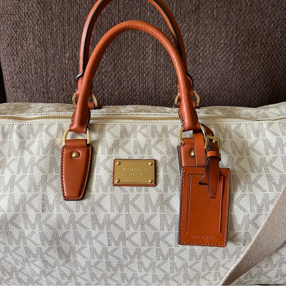 MICHAEL KORS Jet Set Large Vanilla Adjustable Strap Weekender Duffle Bag NWT - Picture 3 of 15